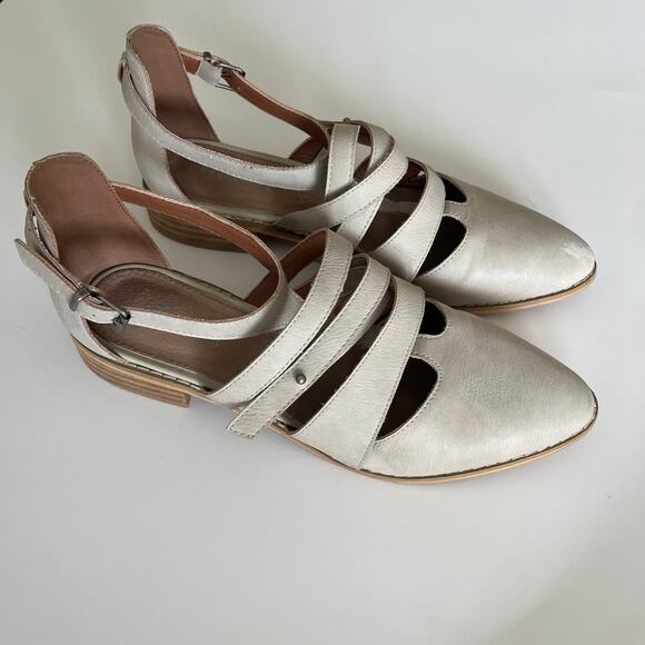 Mi.im Pointed Toe Leather Flat SZ 8.5 Natural White Strappy Edgy T-Strap - Picture 2 of 9